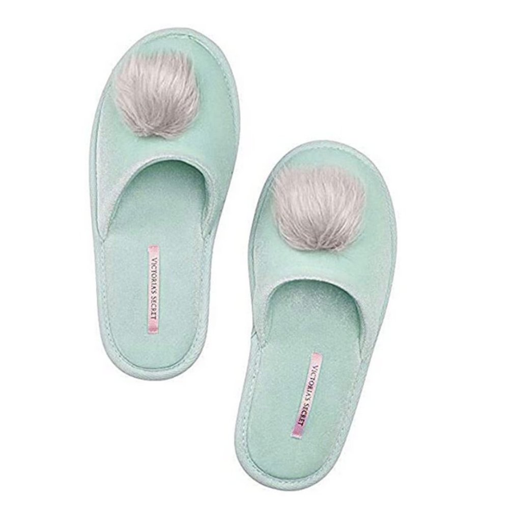 Victoria's Secret Women's Pom Pom Slippers Medium